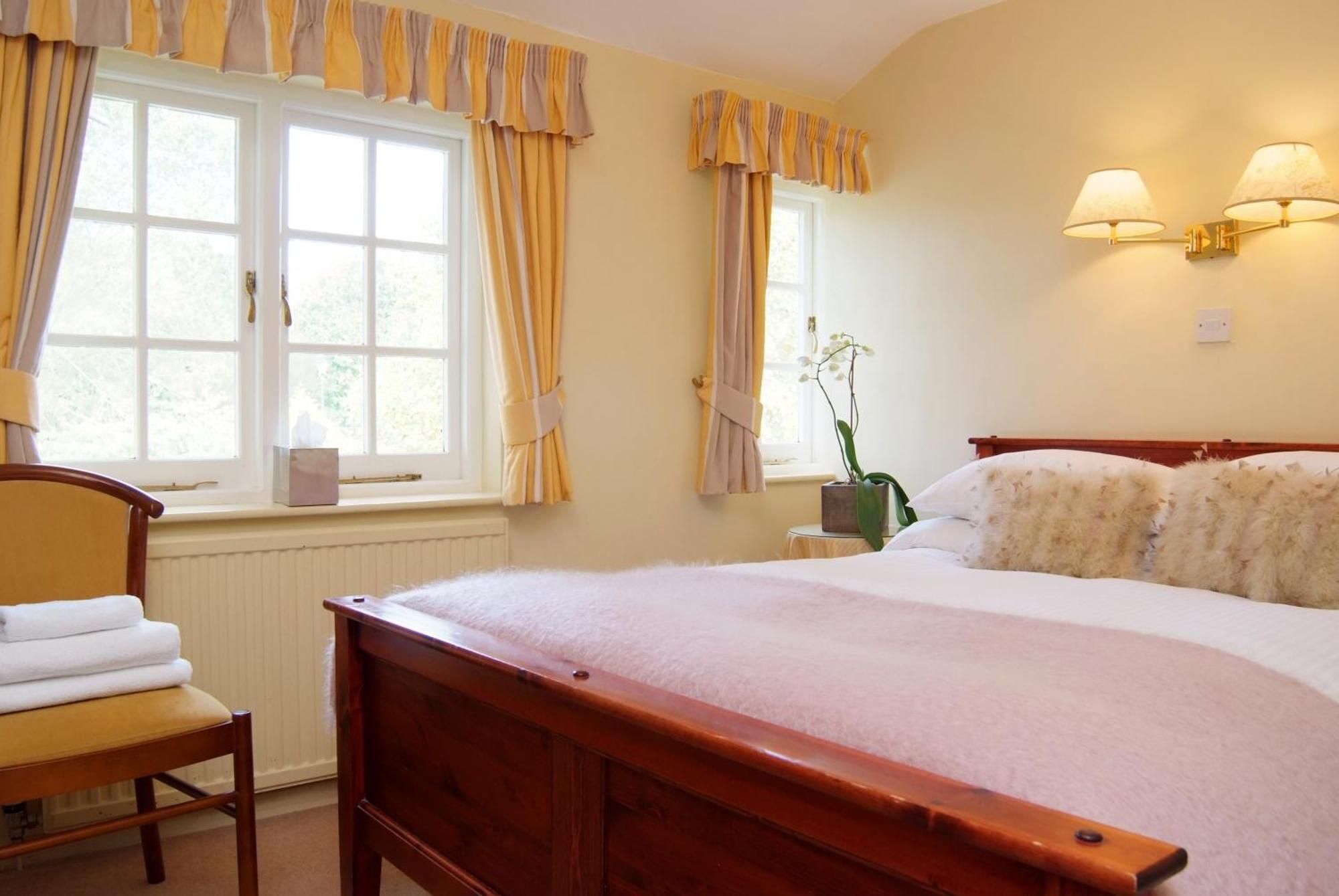 Tumbling Weir Hotel Ottery St Mary Екстериор снимка